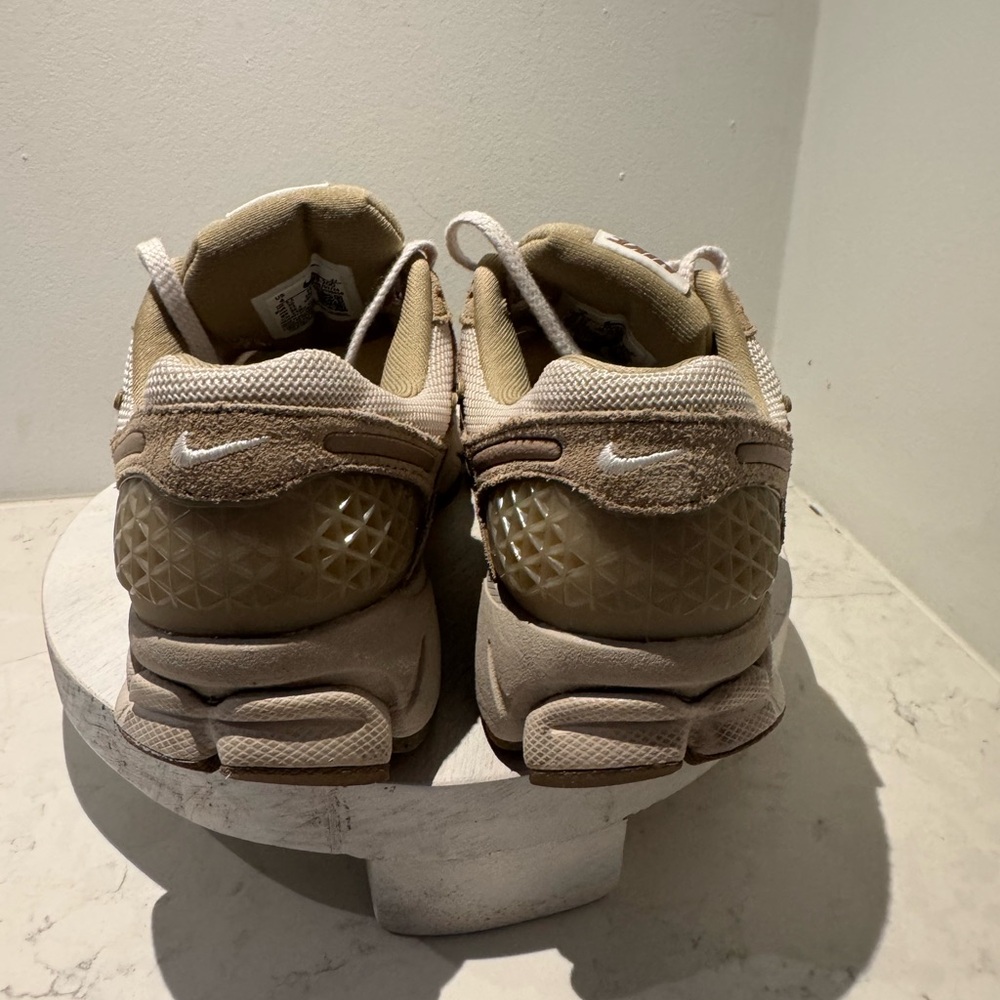 Nike Air Zoom Vomero 5 - Khaki Sesame - kids - size 4 - Picture 13 of 15